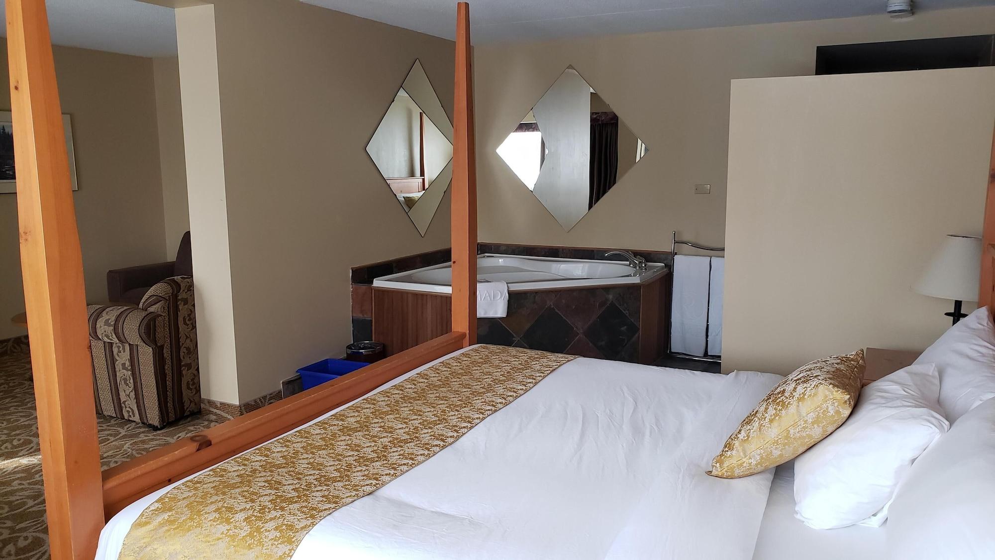 Ramada By Wyndham Pinewood Park Resort North Bay Eksteriør billede
