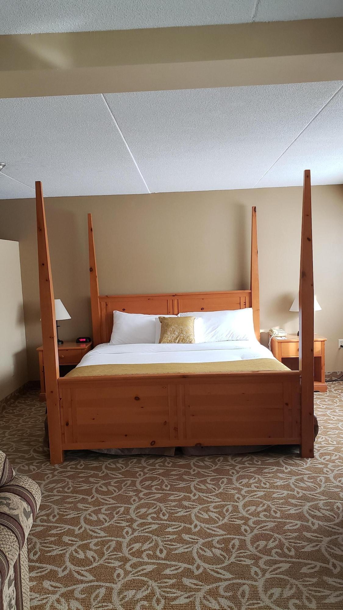 Ramada By Wyndham Pinewood Park Resort North Bay Eksteriør billede