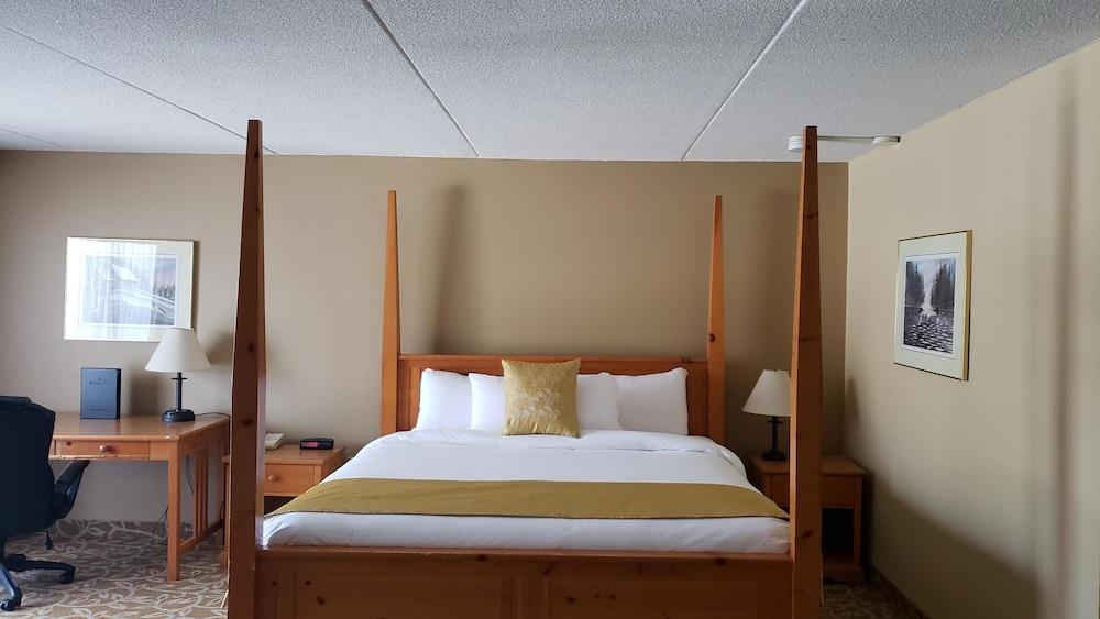 Ramada By Wyndham Pinewood Park Resort North Bay Eksteriør billede