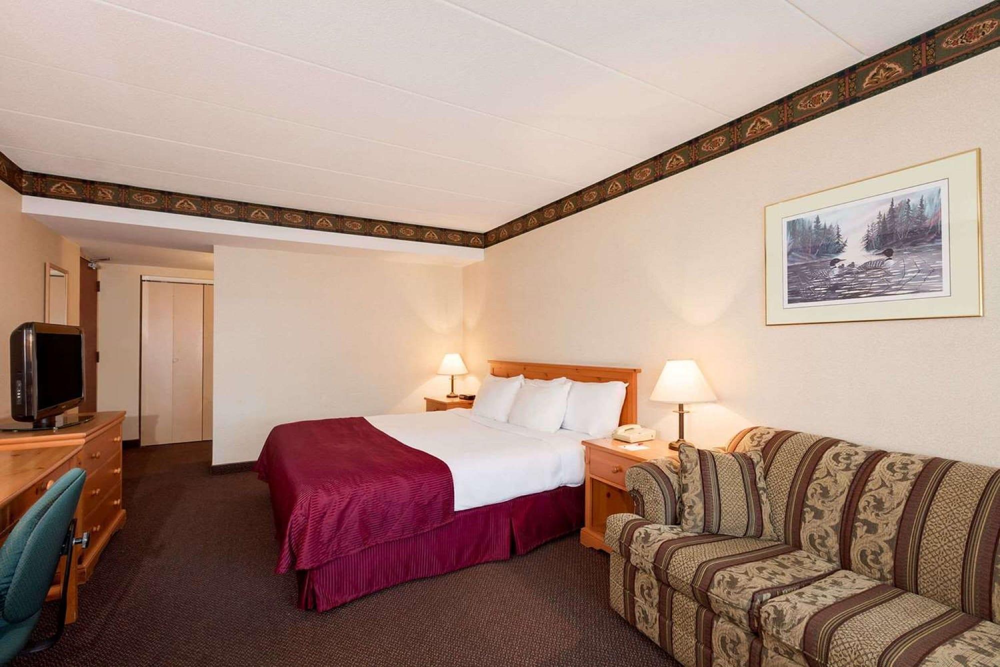 Ramada By Wyndham Pinewood Park Resort North Bay Eksteriør billede