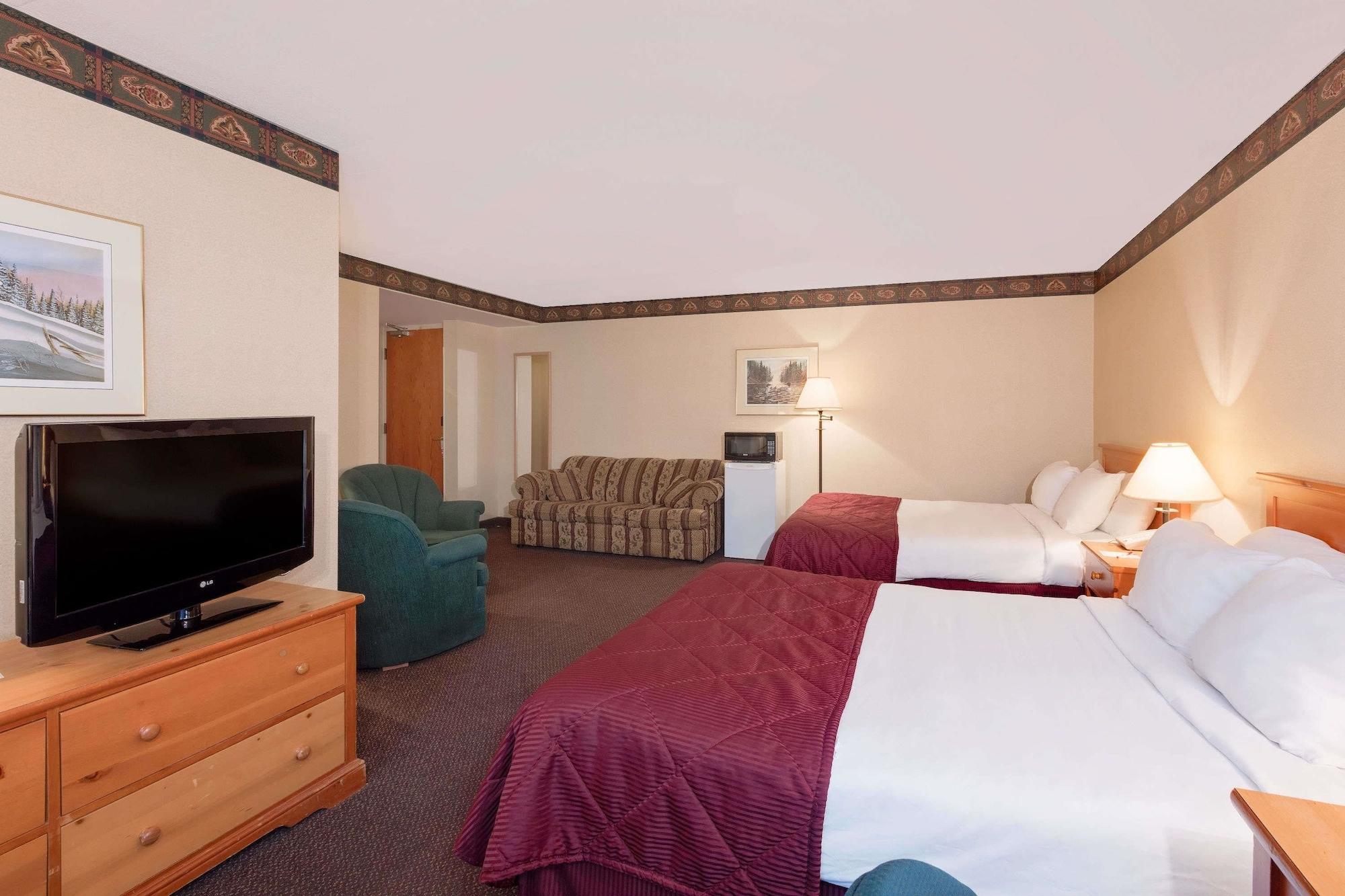 Ramada By Wyndham Pinewood Park Resort North Bay Eksteriør billede