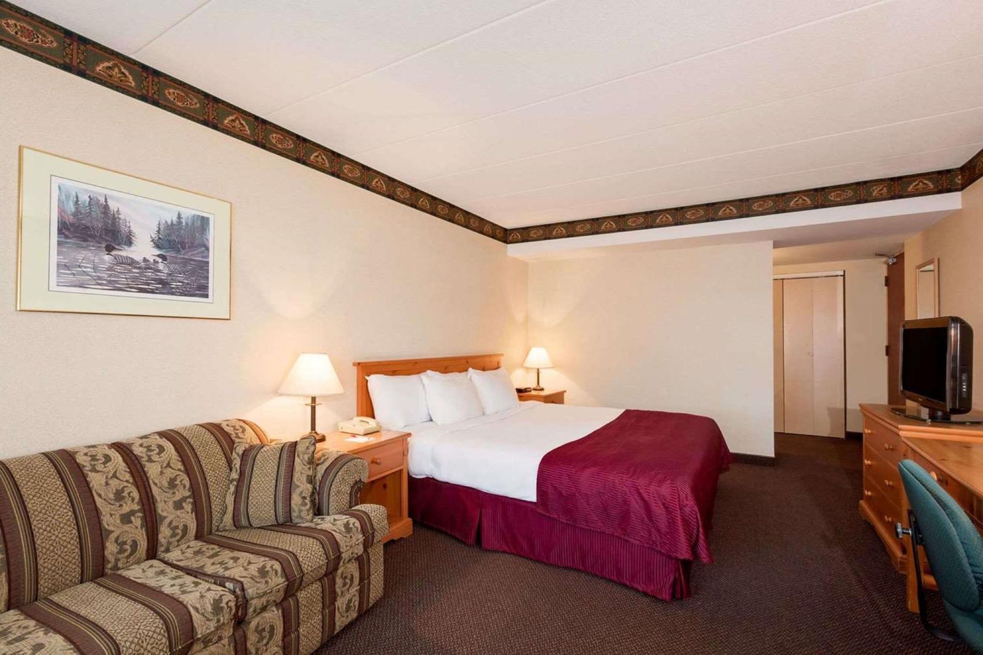Ramada By Wyndham Pinewood Park Resort North Bay Eksteriør billede