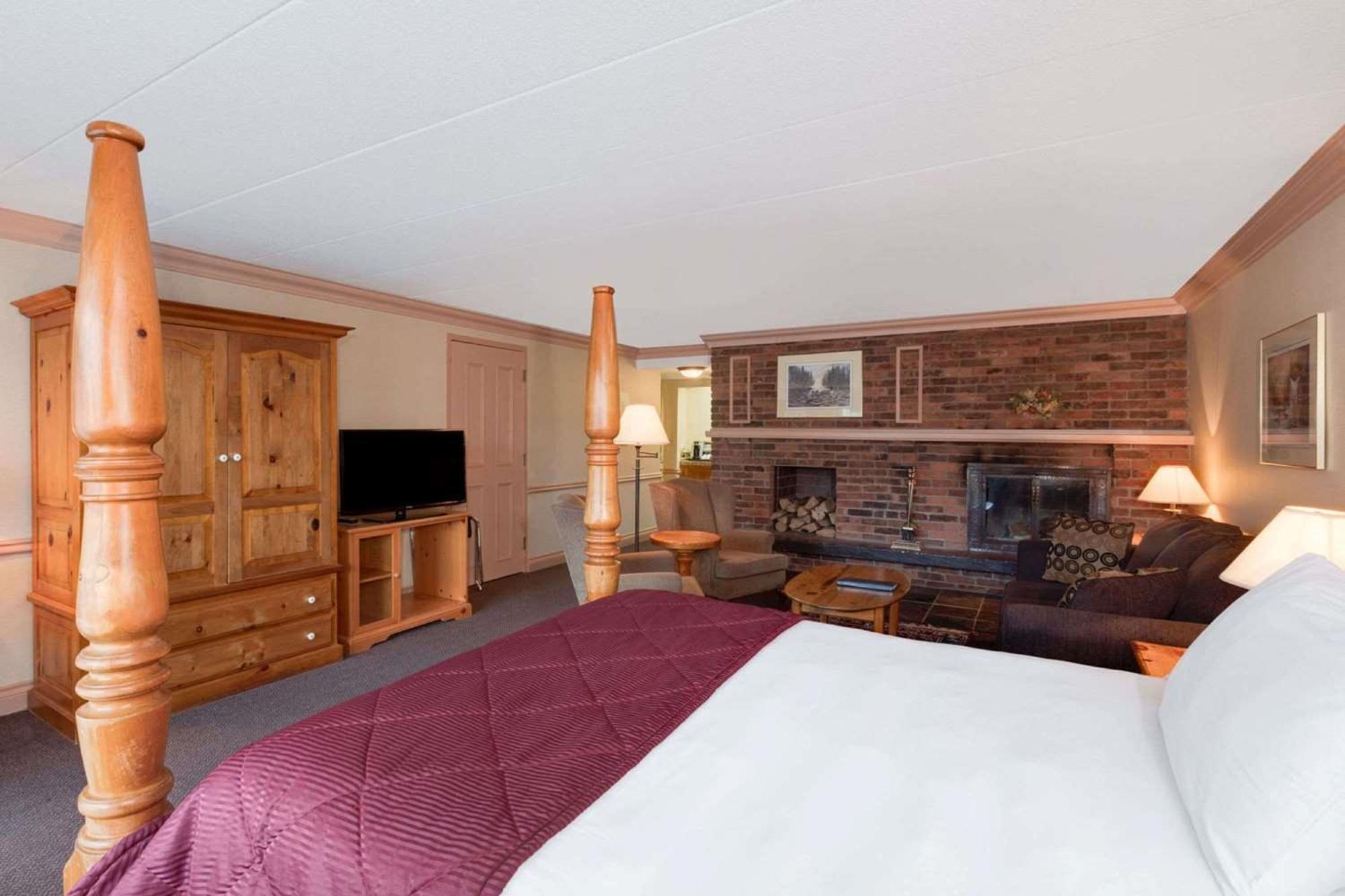 Ramada By Wyndham Pinewood Park Resort North Bay Eksteriør billede