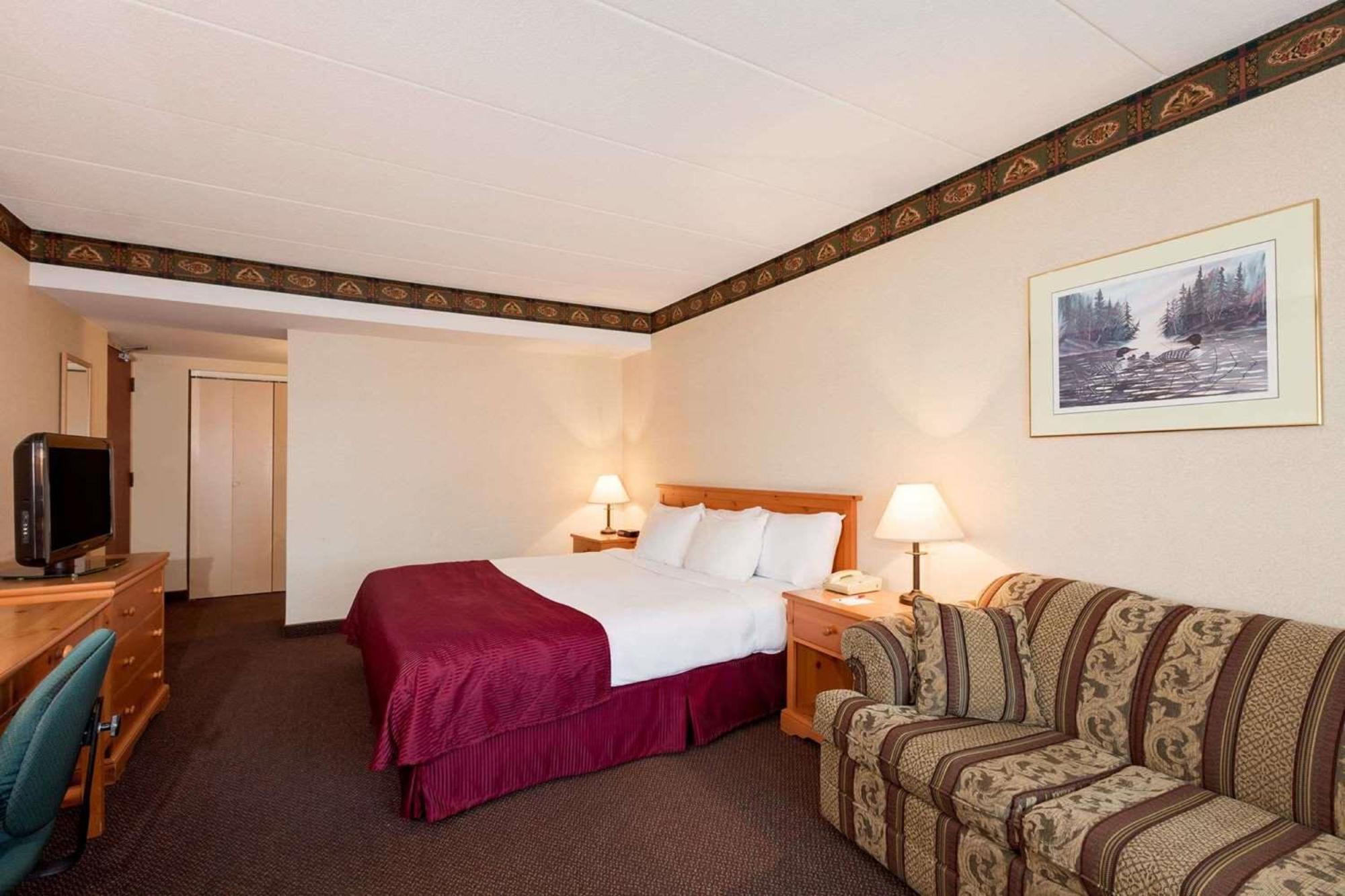 Ramada By Wyndham Pinewood Park Resort North Bay Eksteriør billede