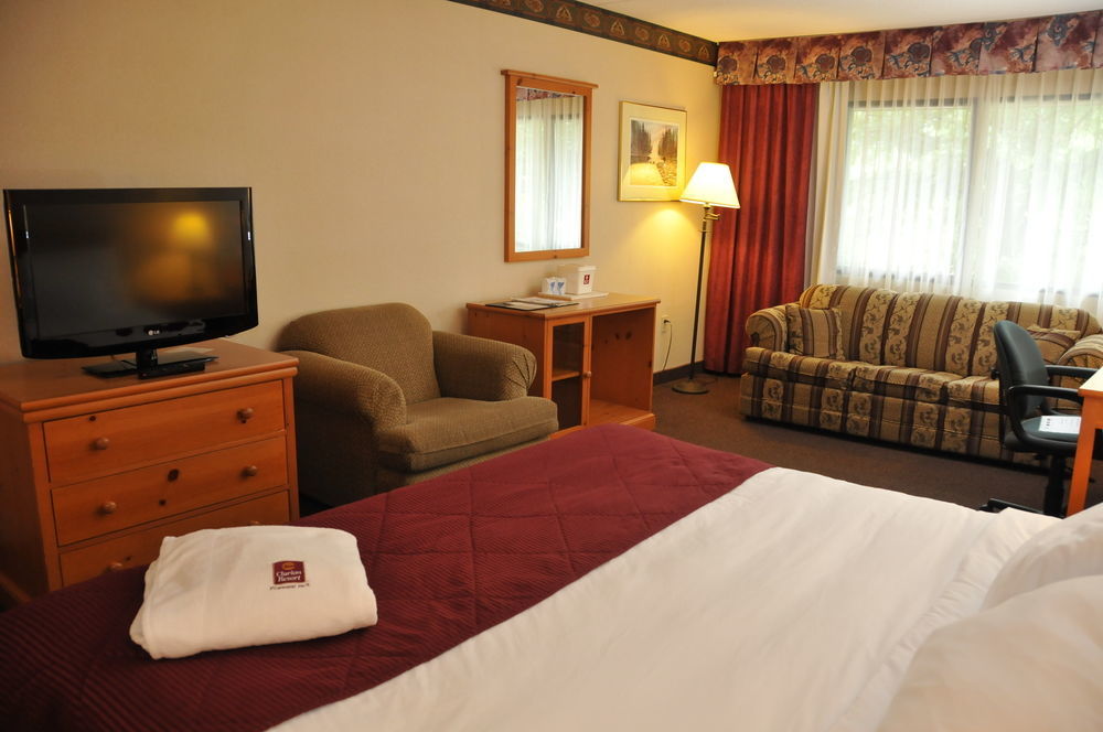 Ramada By Wyndham Pinewood Park Resort North Bay Eksteriør billede