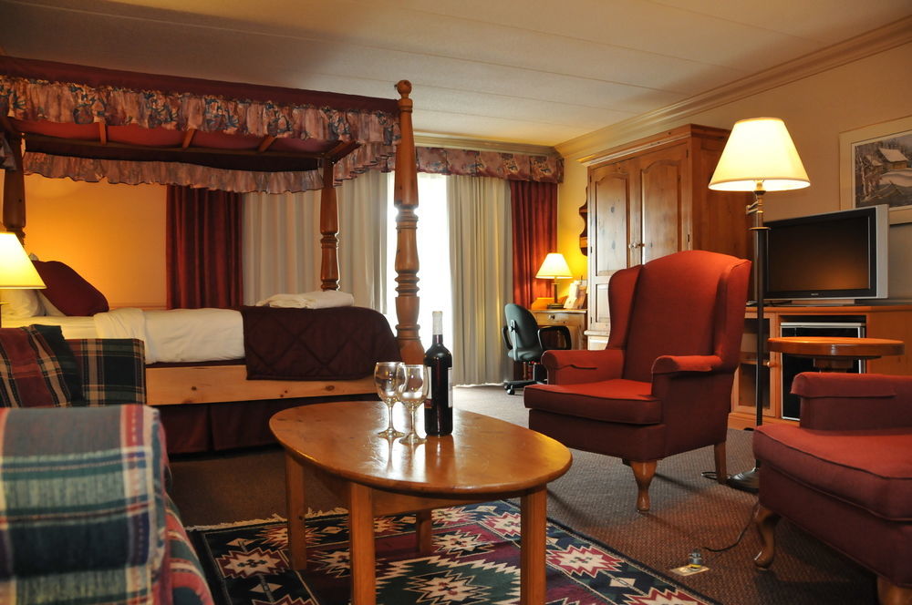 Ramada By Wyndham Pinewood Park Resort North Bay Eksteriør billede