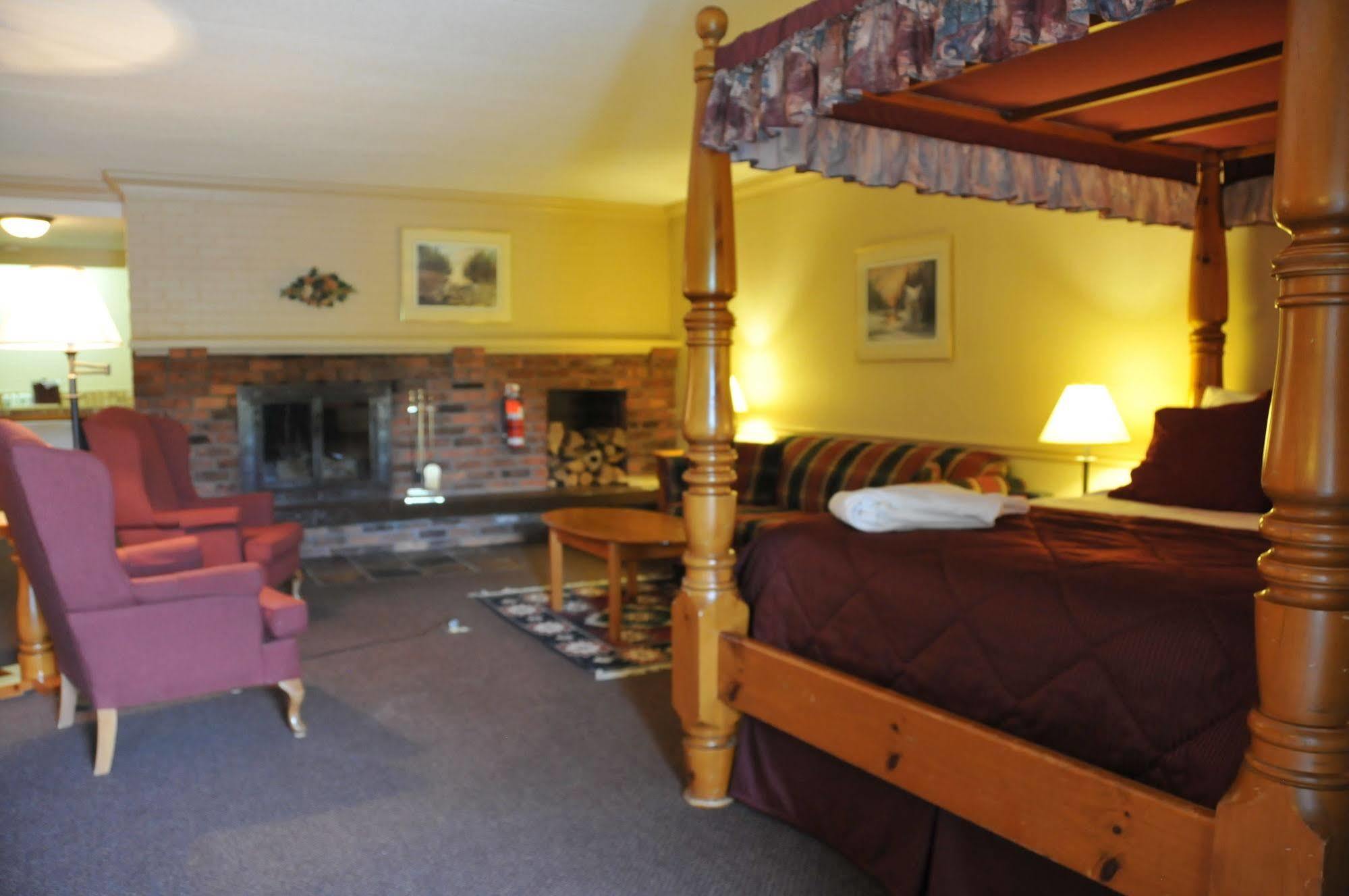 Ramada By Wyndham Pinewood Park Resort North Bay Eksteriør billede
