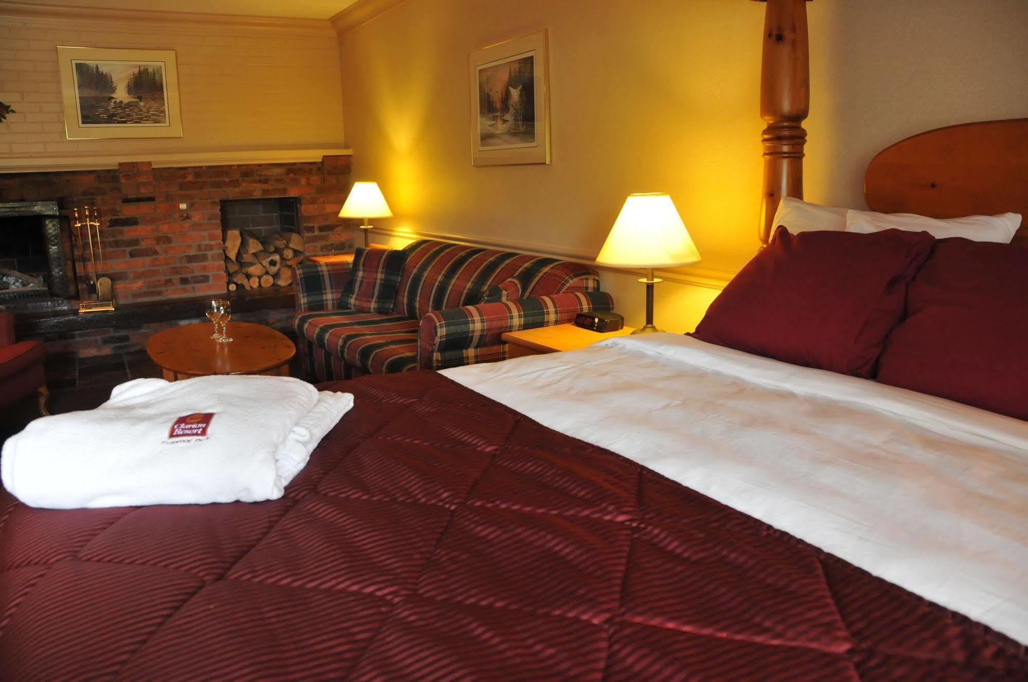 Ramada By Wyndham Pinewood Park Resort North Bay Eksteriør billede