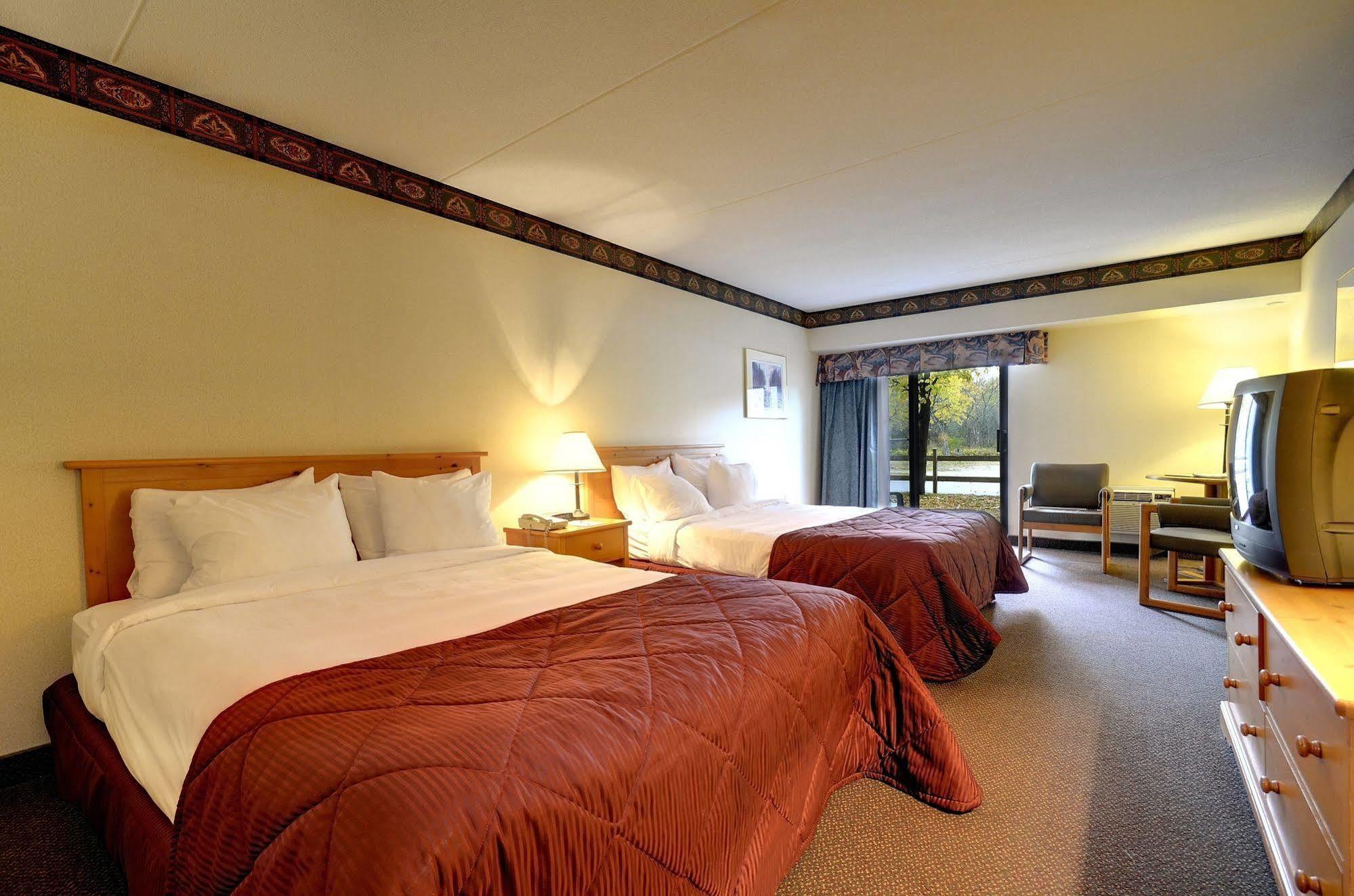 Ramada By Wyndham Pinewood Park Resort North Bay Værelse billede