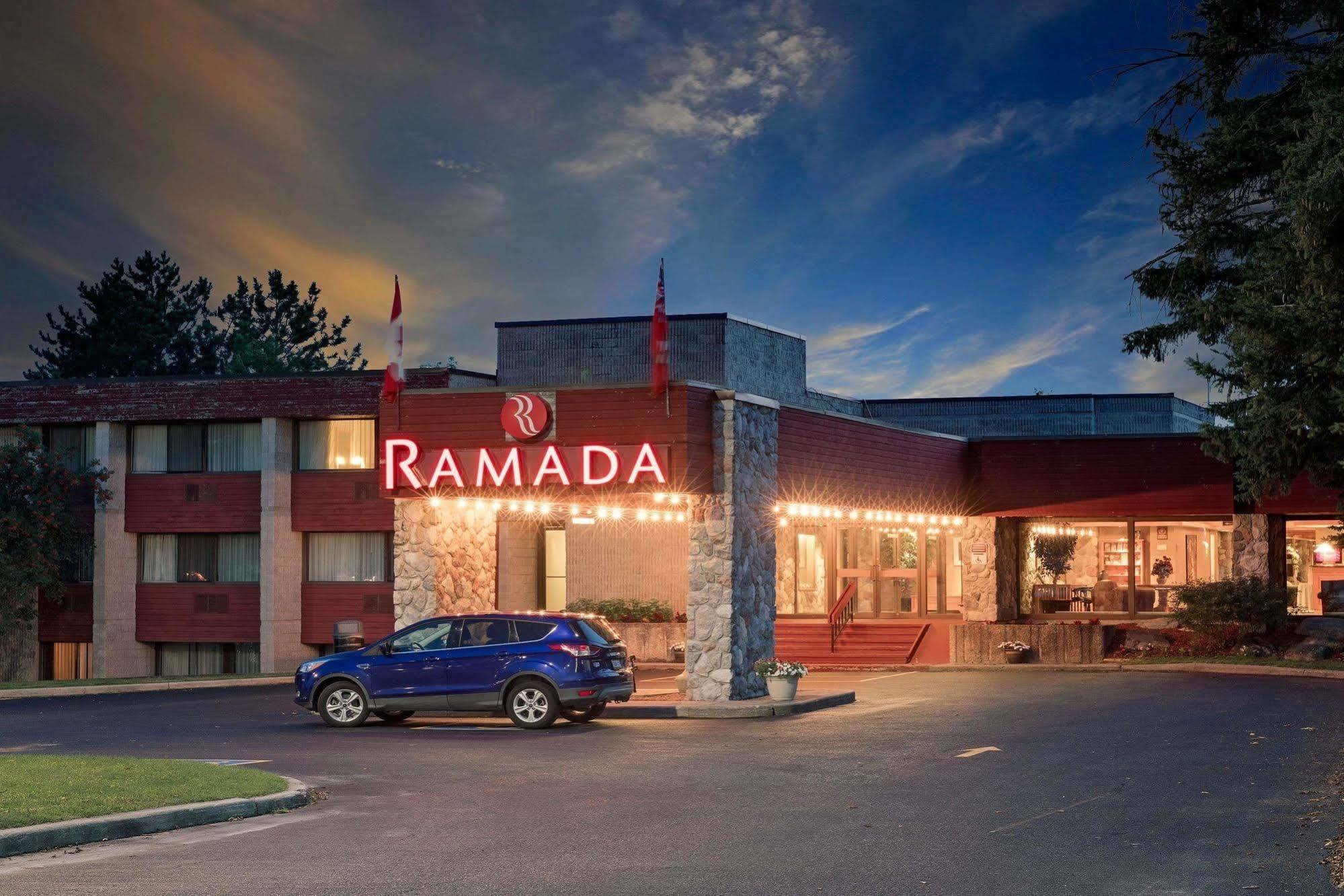 Ramada By Wyndham Pinewood Park Resort North Bay Eksteriør billede