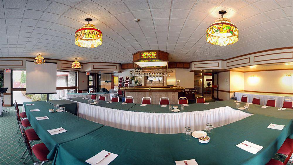 Ramada By Wyndham Pinewood Park Resort North Bay Eksteriør billede